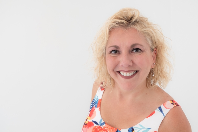 Headshot- Beth Dibell